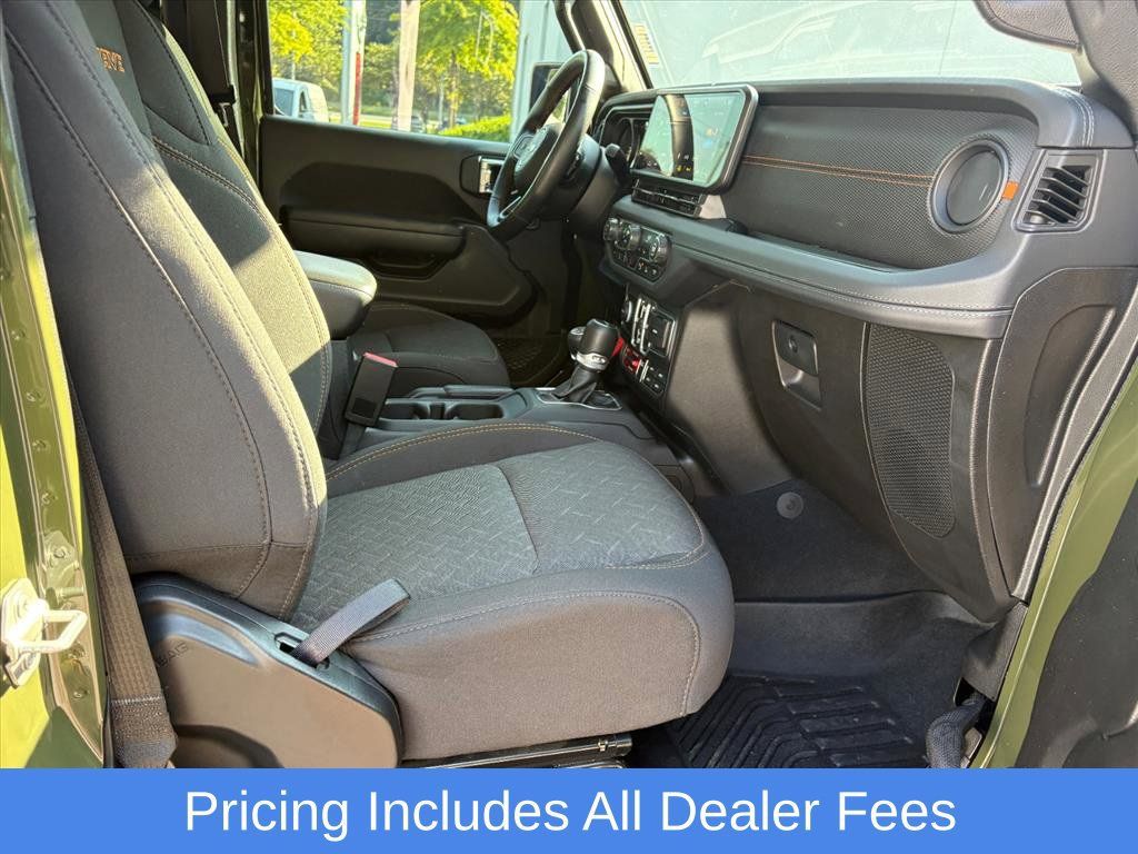 Used 2024 Jeep Gladiator Mojave w/ Safety Group AWD/4WD image 17