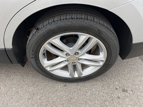 Used 2021 Chevrolet Equinox Premier image 18