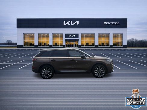 Used 2022 Lincoln Corsair AWD w/ Premium Package image 4
