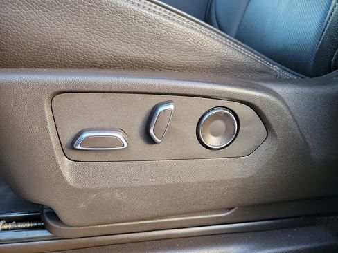 Used 2024 GMC Yukon XL Denali RWD image 28