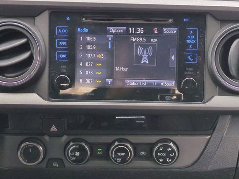 Used 2017 Toyota Tacoma TRD Sport image 27