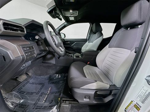 Used 2025 Toyota Tacoma TRD Off-Road image 14