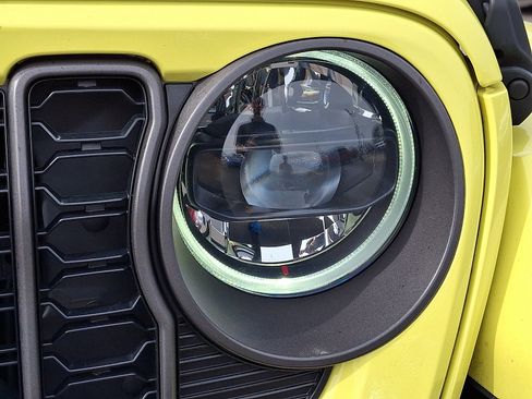 Used 2024 Jeep Wrangler Unlimited w/ Convenience Group AWD/4WD image 9