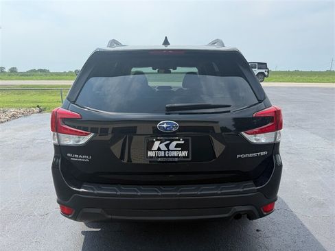 Used 2019 Subaru Forester Premium w/ All-Weather Package AWD/4WD image 8