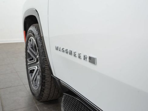 Used 2024 Jeep Wagoneer L Series II w/ Flexible Seating Group RWD image 6