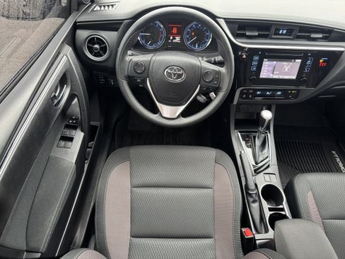 Used 2018 Toyota Corolla LE image 16