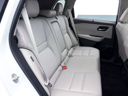 Used 2023 Nissan Rogue SL w/ SL Premium Package image 40