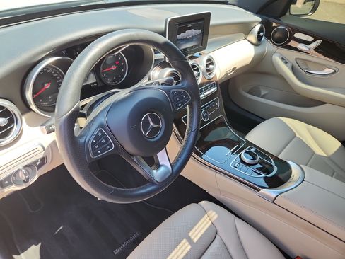 Used 2018 Mercedes-Benz C 300 4MATIC Sedan image 4