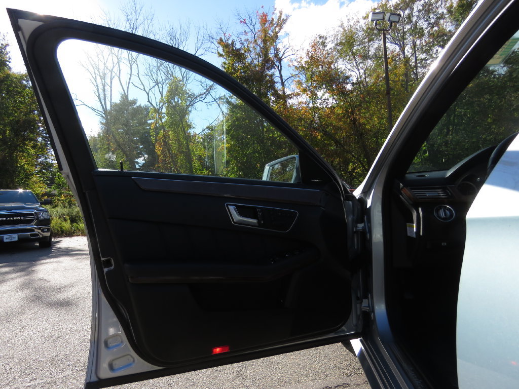 Used 2013 Mercedes-Benz E 350 4MATIC Sedan image 9