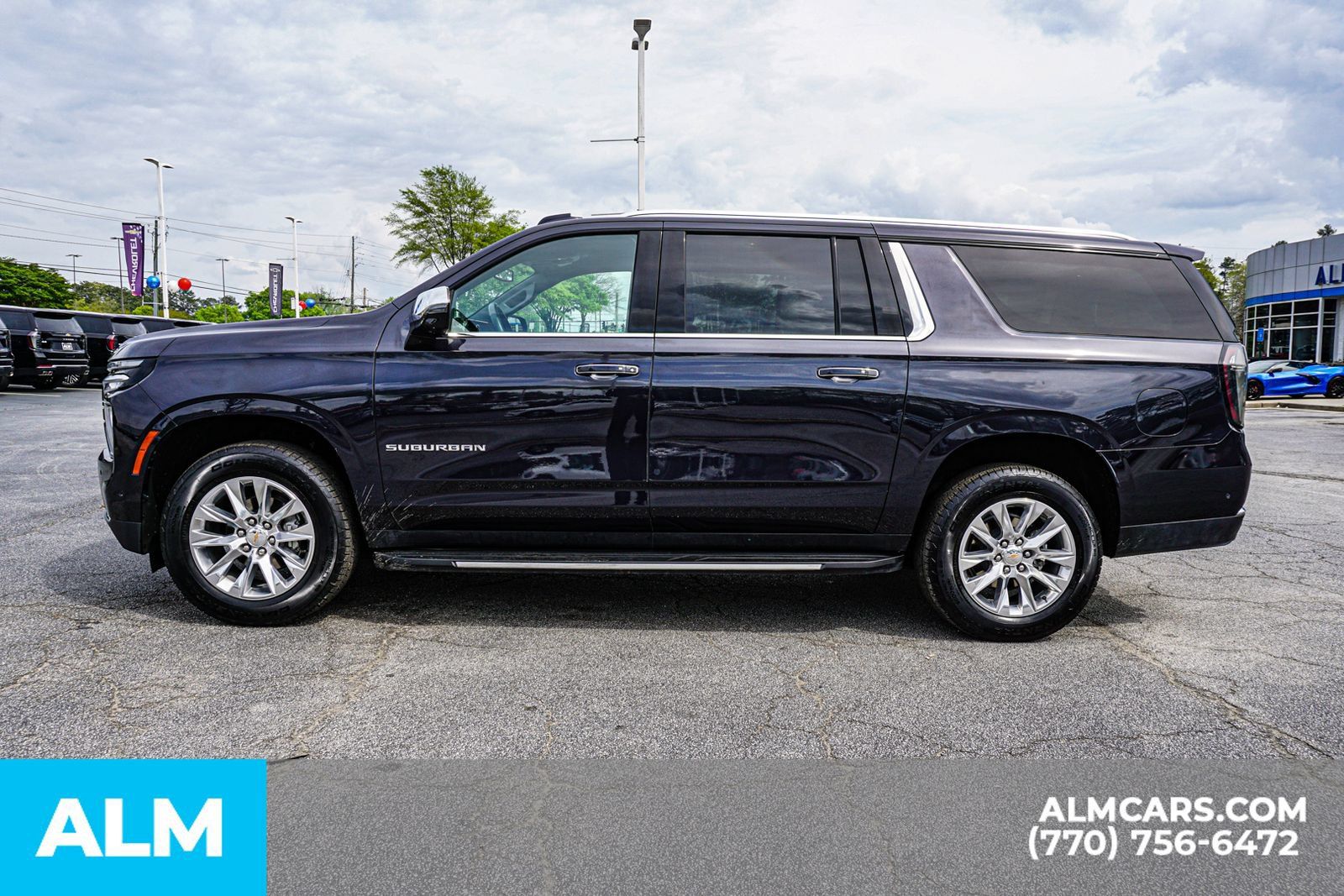 Used 2025 Chevrolet Suburban Premier AWD/4WD image 9