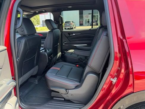 Used 2025 Chevrolet Traverse RS AWD/4WD image 19
