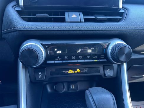Used 2025 Toyota RAV4 LE image 22