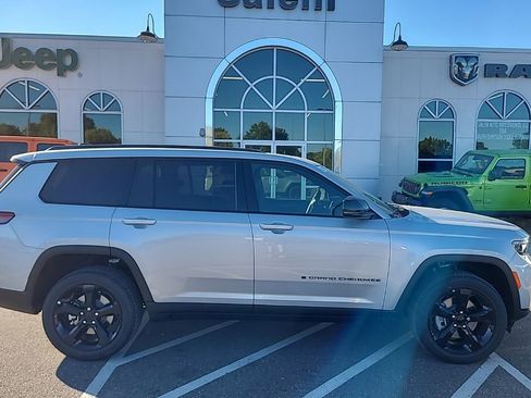 New 2025 Jeep Grand Cherokee L Altitude image 1