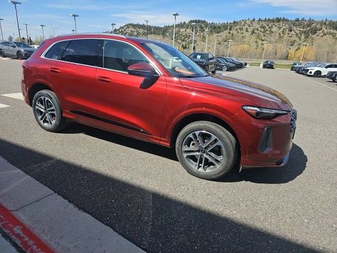 Used 2025 Audi Q5 Premium Plus w/ Premium Plus AWD/4WD image 3