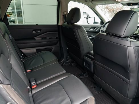New 2025 Nissan Pathfinder SL image 26