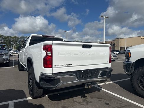 Used 2023 Chevrolet Silverado 3500 LT w/ Convenience Package AWD/4WD image 3