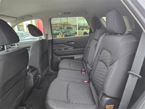 Used 2022 Nissan Pathfinder SV image 17