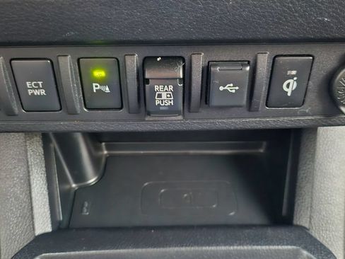 Used 2022 Toyota Tacoma TRD Off-Road AWD/4WD image 34