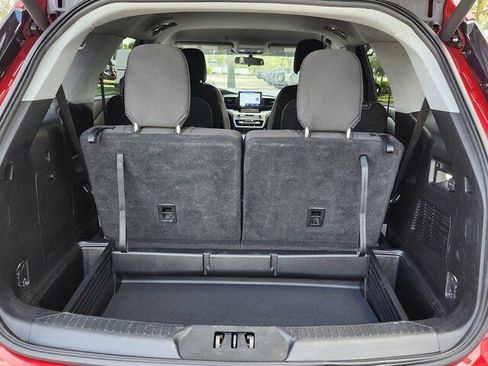 Used 2021 Ford Explorer XLT image 8