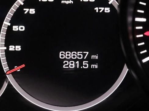 Used 2021 Porsche Cayenne AWD/4WD image 24