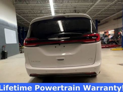 New 2026 Chrysler Pacifica Select image 7