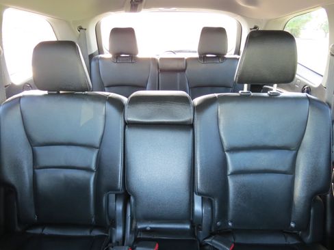 Used 2016 Honda Pilot Touring image 40
