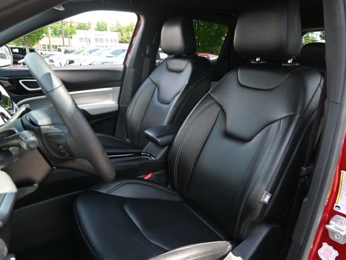 Used 2025 Jeep Compass Limited AWD/4WD image 16