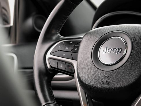 Used 2020 Jeep Grand Cherokee Altitude RWD image 19