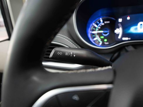 Used 2022 Chrysler Pacifica Touring-L w/ Uconnect Theater Family Group image 13