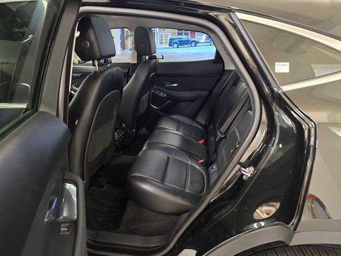 Used 2018 Jaguar E-PACE SE image 19