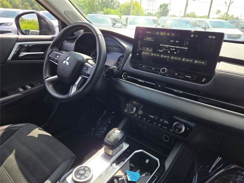 Used 2025 Mitsubishi Outlander SE AWD/4WD image 9