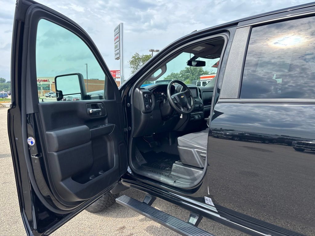 Used 2022 Chevrolet Silverado 2500 Custom w/ Custom Value Package AWD/4WD image 10