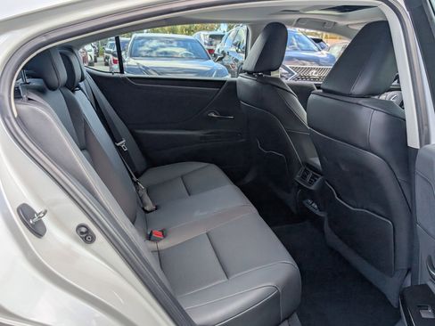 Certified 2022 Lexus ES 350 w/ Premium Package image 12