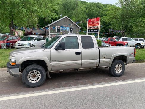 Used 2000 Chevrolet Silverado 2500 LS w/ Snow Plow Prep Pkg AWD/4WD image 1