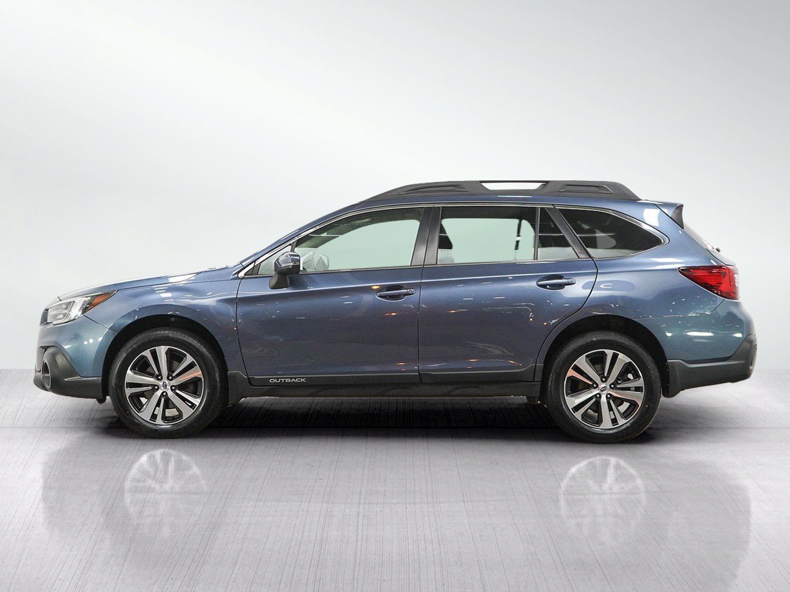 Used 2018 Subaru Outback 2.5i Limited AWD/4WD image 2