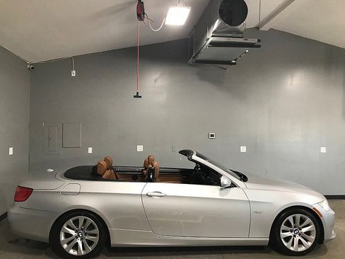 Used 2013 BMW 328i Convertible image 3
