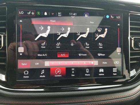 Certified 2025 Dodge Durango R/T w/ Blacktop Package AWD/4WD image 31