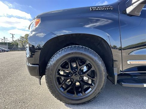 Used 2022 Chevrolet Silverado 1500 High Country w/ Technology Package image 18