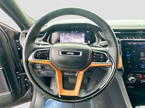 Used 2022 Jeep Grand Cherokee Summit image 11