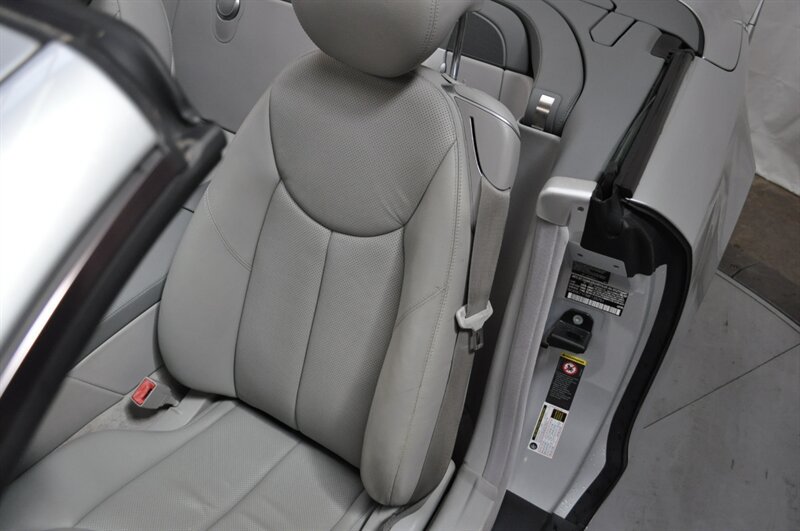 Used 2005 Mercedes-Benz SL 500 image 16