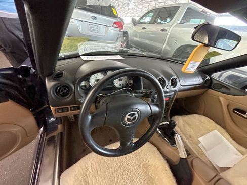 Used 2002 MAZDA MX-5 Miata RWD image 12