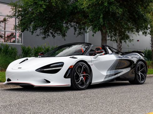 Used 2024 McLaren 750S Spider RWD image 39