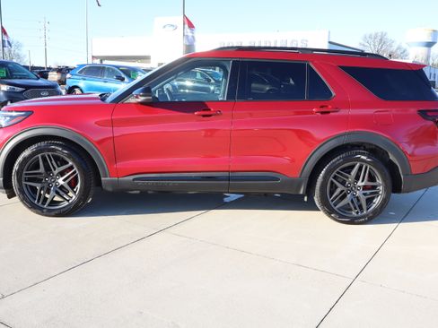 Used 2025 Ford Explorer ST image 8