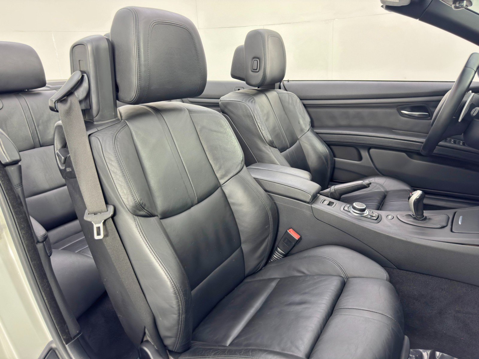 Used 2011 BMW M3 Convertible RWD image 32