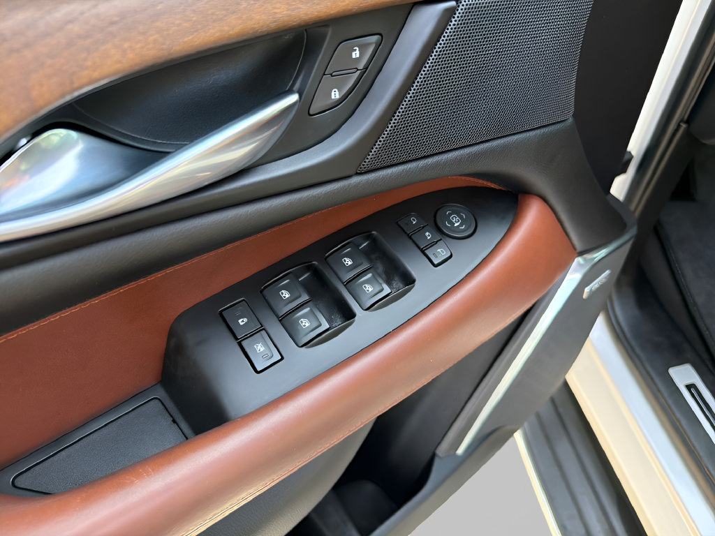 Used 2020 Cadillac Escalade Premium Luxury RWD image 22