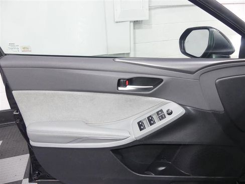 Used 2019 Toyota Avalon XSE image 18