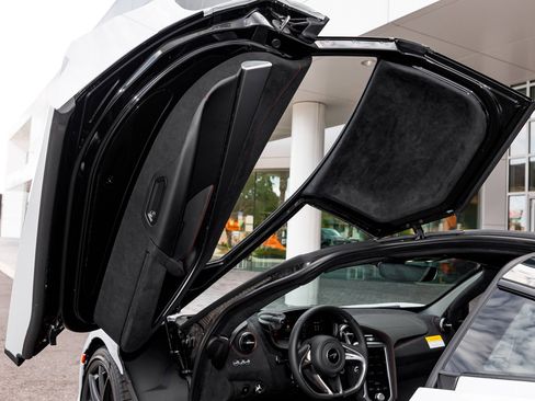 New 2026 McLaren 750S RWD image 30