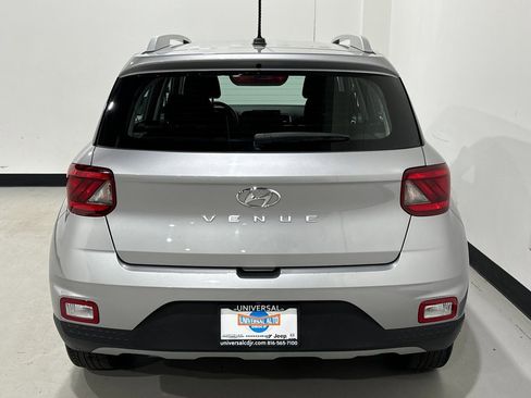 Used 2023 Hyundai Venue SEL image 23