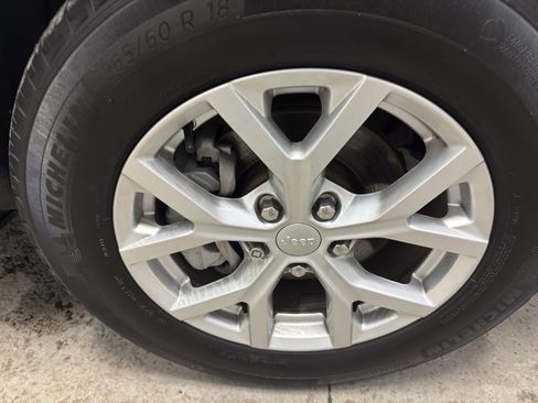 Used 2023 Jeep Grand Cherokee Limited image 36