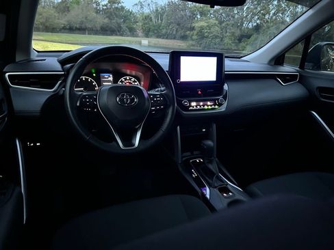 Used 2024 Toyota Corolla Cross LE image 12